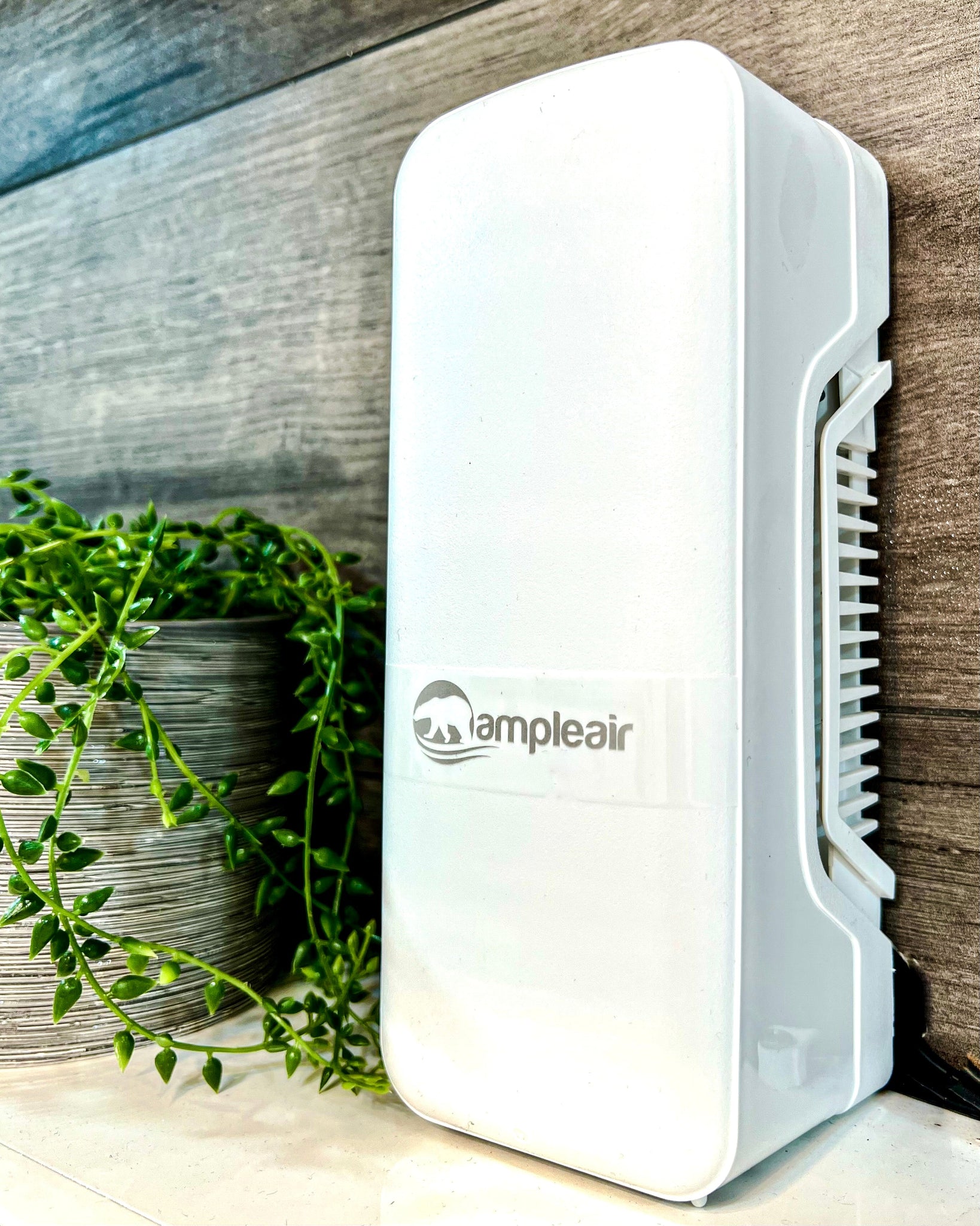 Air Diffuser Kit with SANAIR Pet Odour Eliminator Gel Ample Air